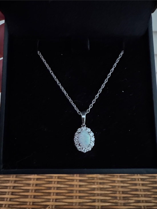 Jewelry - 18k white gold oval opal and diamond Pendant Necklace